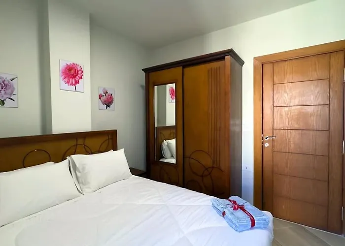 Elegant With & Pool Access Apartamento