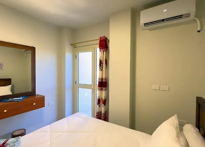 Apartamento Elegant With & Pool Access