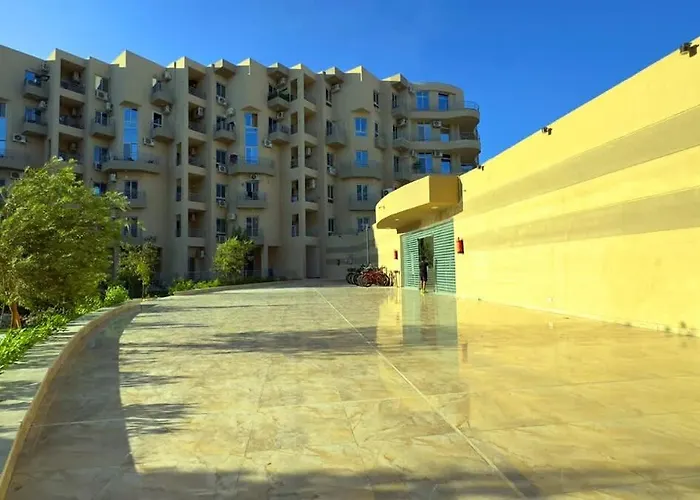 Elegant With & Pool Access Apartamento
