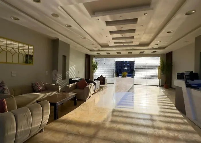 Apartamento Elegant With & Pool Access
