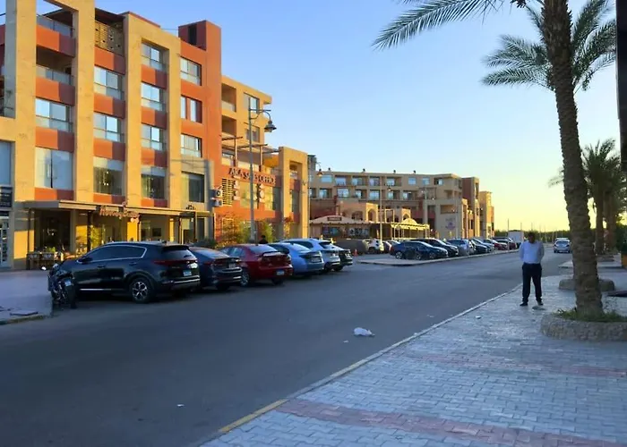 Elegant With & Pool Access Apartamento
